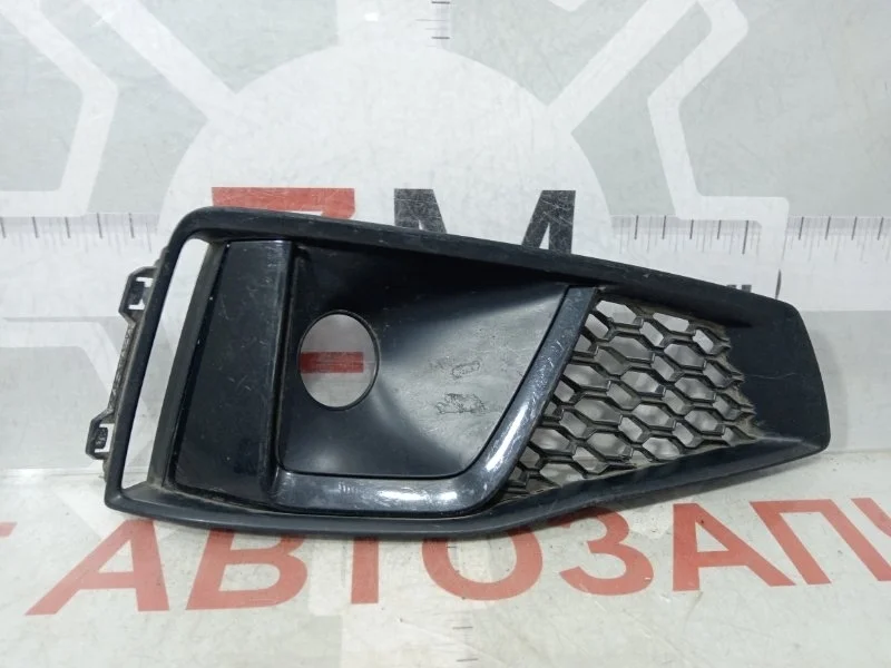 Решетка бампера передняя правая Audi A4 B9