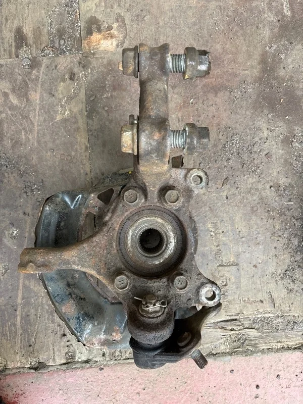 Кулак поворотный левый Toyota Rav 4 (Xa30) (2005-2014) 2006 4321242080 2.0 I 1AZFE