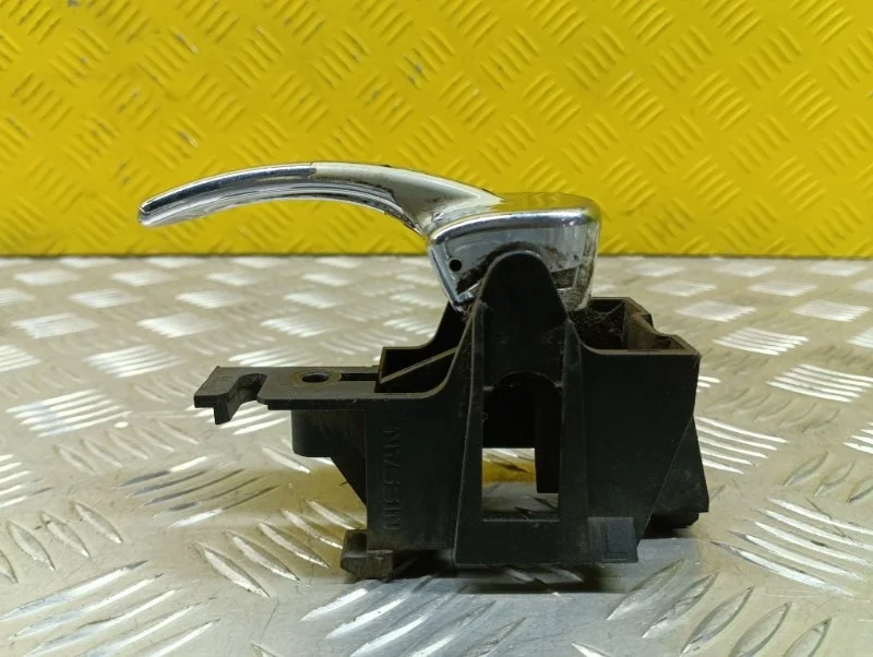 Ручка двери внутренняя передняя левая Nissan Navara (D40) 2004-2015 2007 Пикап