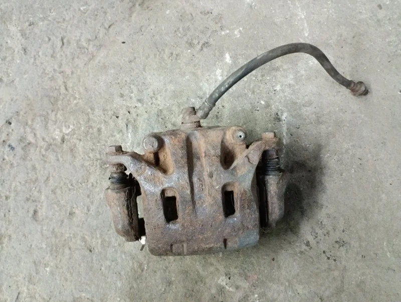 Суппорт передний правый Nissan Navara (D40) 2004-2015 2007 Пикап