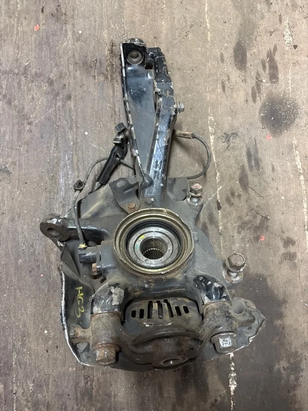 Кулак поворотный правый Toyota Hilux (2005-2015) 2013