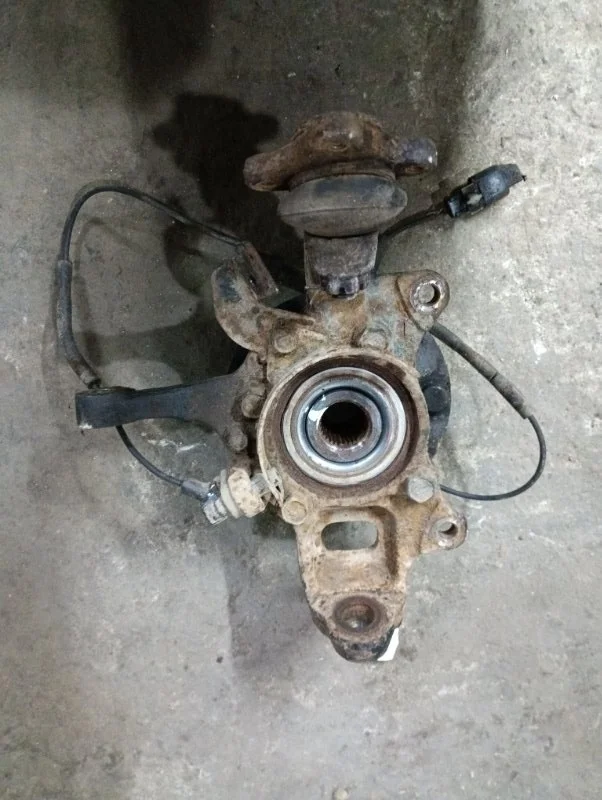 Кулак поворотный правый Mitsubishi L200 (2006-2015) 2011 Пикап