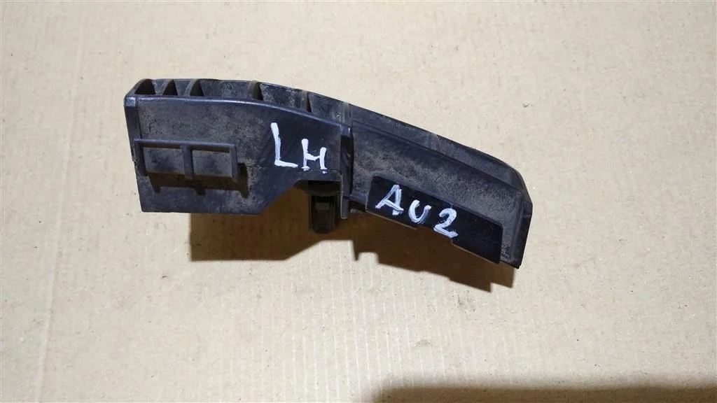 Б.у. крепление бампера зад TOYOTA AURIS ZRE150 TOYOTA AURIS ZRE150
