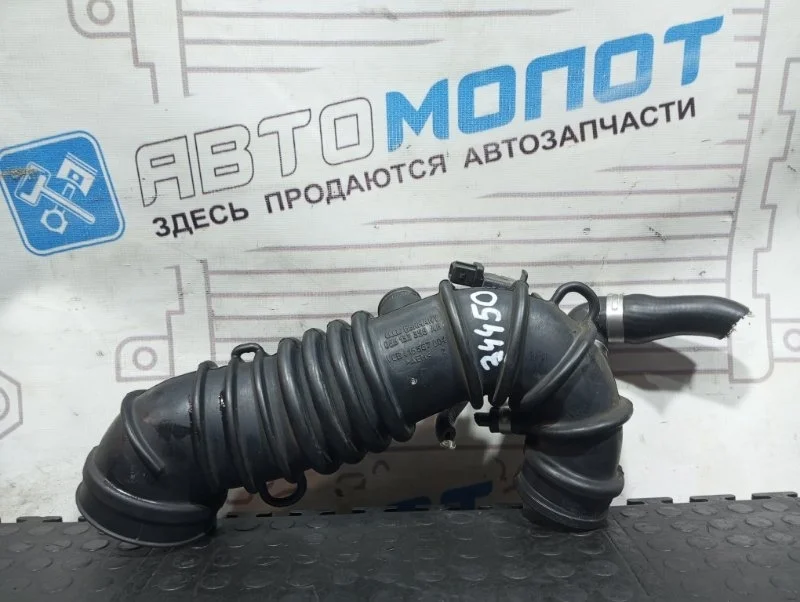 Патрубок воздушного фильтра Audi A4 B7 BFB
