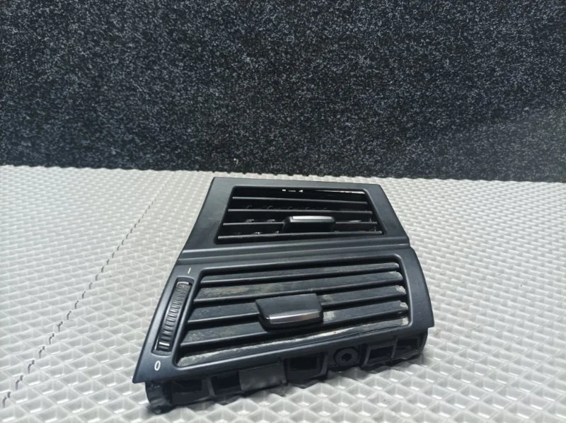 Дефлектор обдува салона Bmw X5 2012 64229227768 E70 N55B30, правый