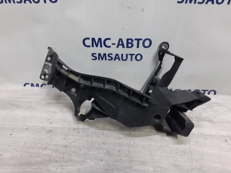 Кронштейн фары Audi A5 8T0805608B 8T 2.0T CDN, передний правый