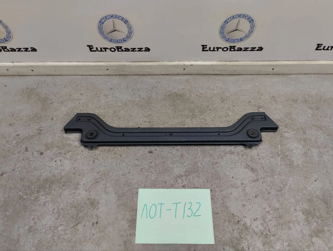 Нижняя планка телевизора Mercedes W164
