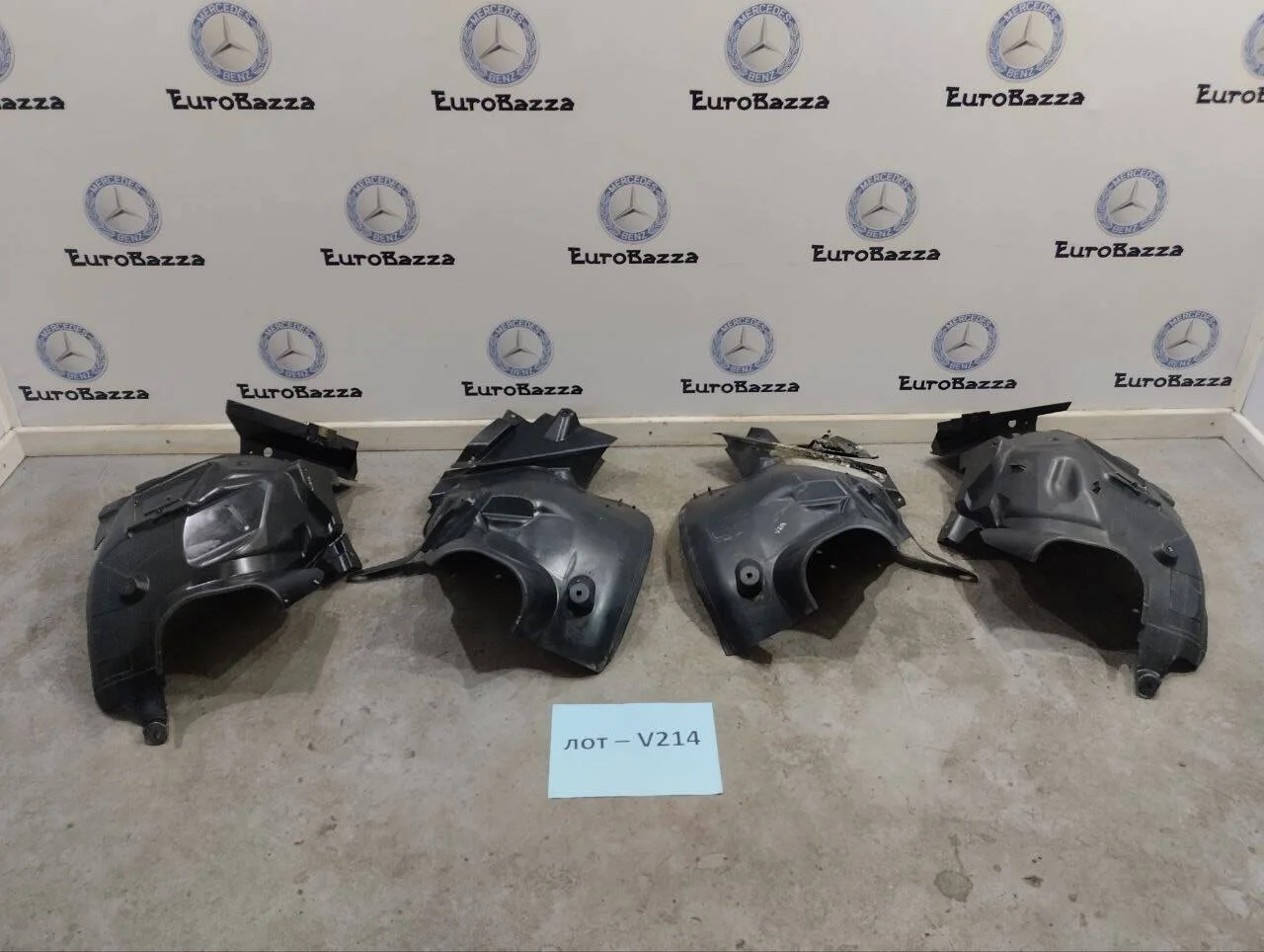 Подкрылок передний Mercedes W207