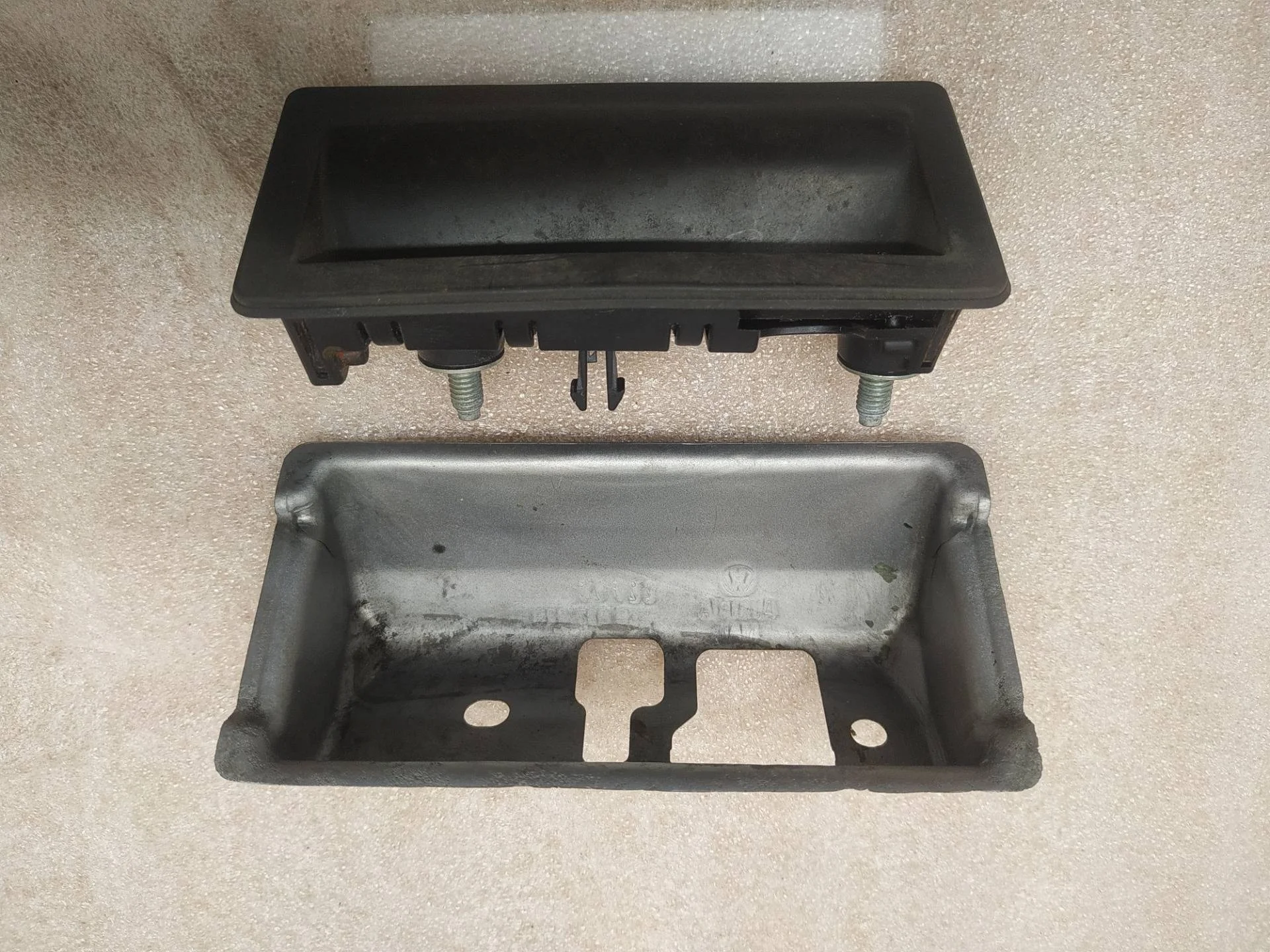 кнопка открытия багажника Volkswagen Touareg 2 7P6 2012