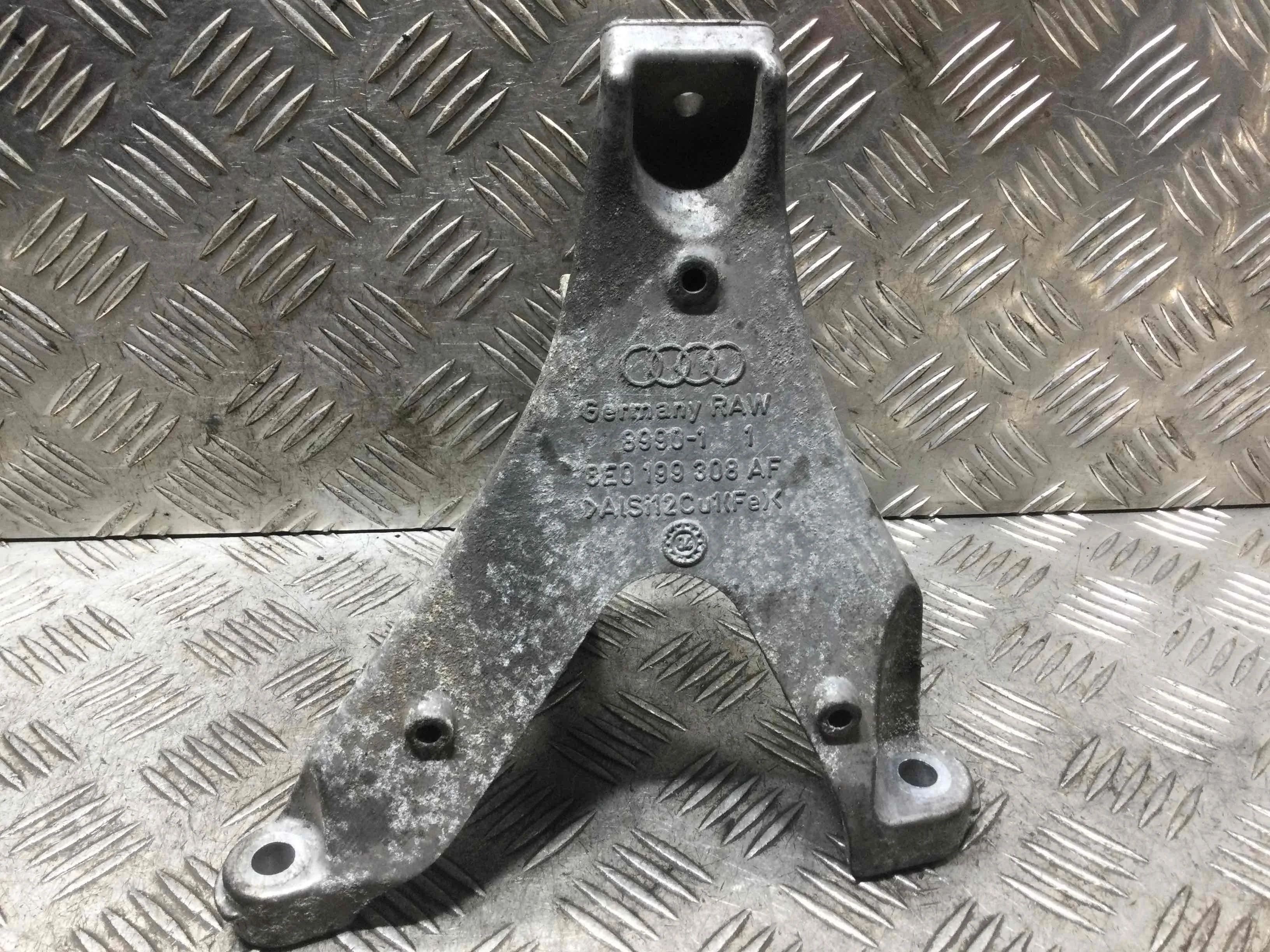 Кронштейн двигателя Audi A4 B7 (2004-2008) дизель 2.0 TDI Механика Седан