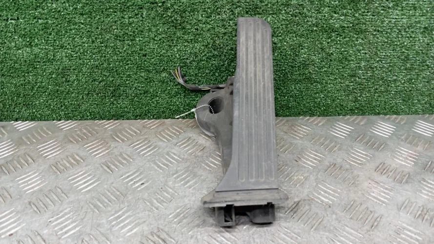 педаль газа Volkswagen CBAB,CBBB B6,358 Volkswagen Passat,Passat Cc CBAB,CBBB B6,358 1K1723503AA