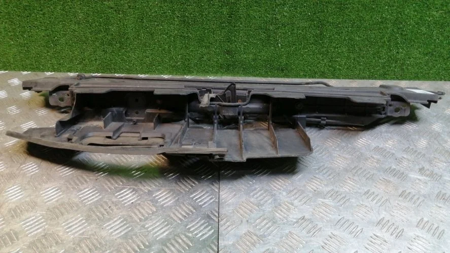 верхняя планка рамки радиатора Chevrolet F18D4 J300 Chevrolet Cruze F18D4 J300 95925418