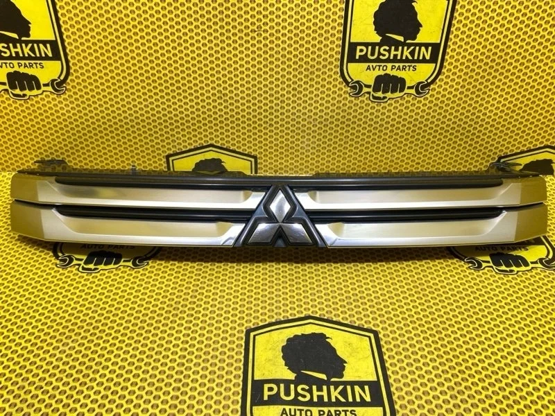 Решетка радиатора Mitsubishi Outlander GF3W 4B12