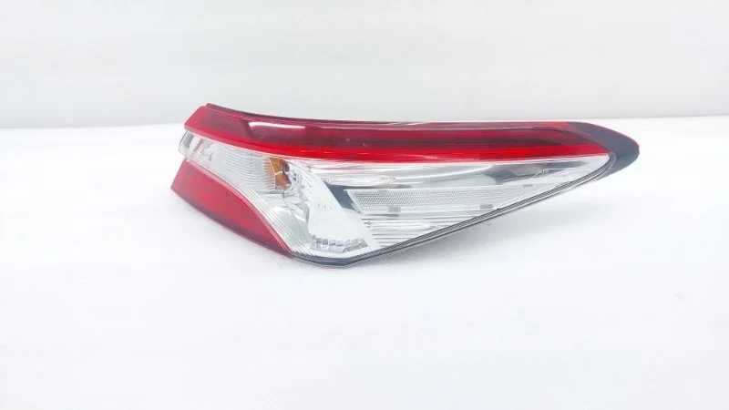Фонарь Toyota Camry 2021 70