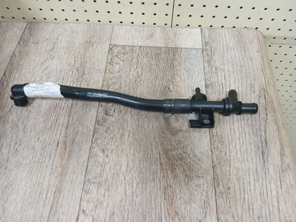 Трубка картерных газов Volkswagen Golf Plus II (2009—2014) Golf Plus II (2009—2014) 1F7, 1F8, 5P1, 5P5, 5P8, 1P1, 163, AV2, AV3, 521, 138, 8P1, 8PA, 5P2, KG3, 1Z3, 1Z5, 933, NH1, NH3, AJ5, 5L6, 5L7, 676, 677, 8X1, 8XA, 8P7, 8PAXW, 8PAXX