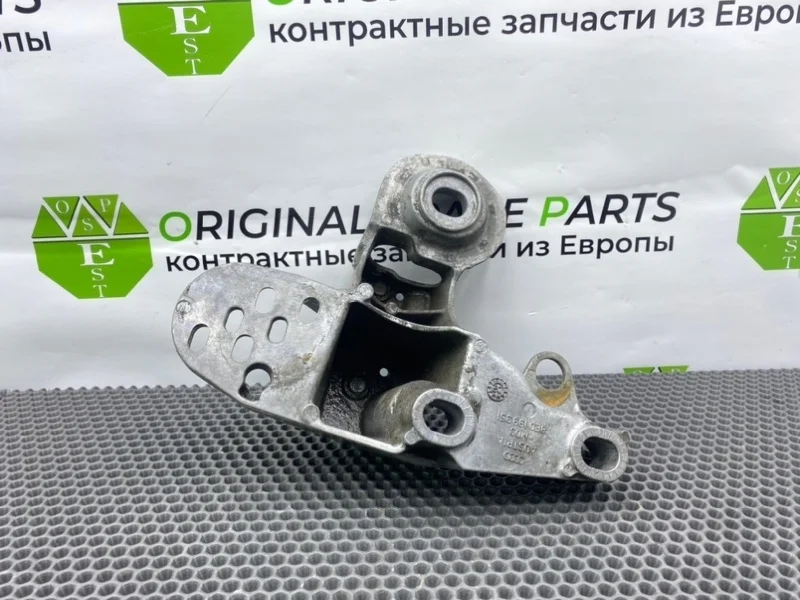 Кронштейн опоры двигателя Audi A4 2003 B6 8E5