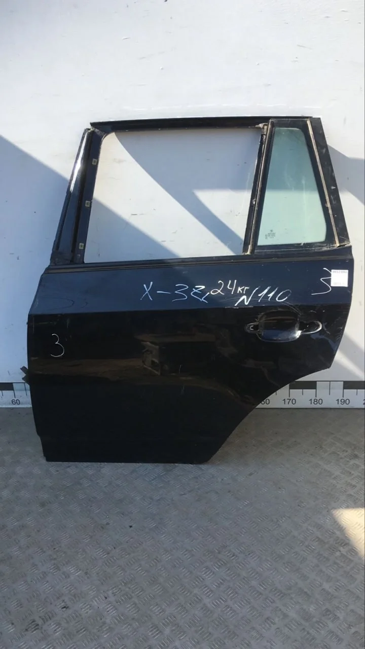[Б/У] Дверь задняя левая BMW E83 - в сборе с глухой форточкой 51303332819 [Код: 00584440 ]