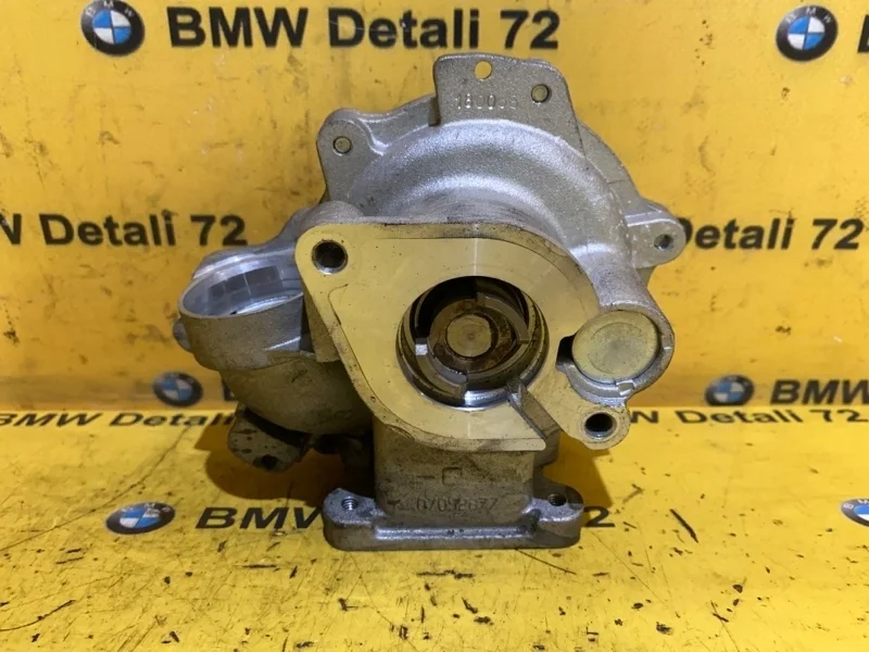 Помпа Bmw 3 2007 11517515778 E92 N46B20