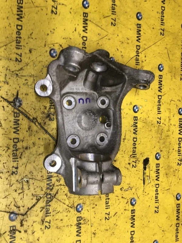 Кулак поворотный Bmw 7 2006 31216753462 E65 N62B48, передний правый