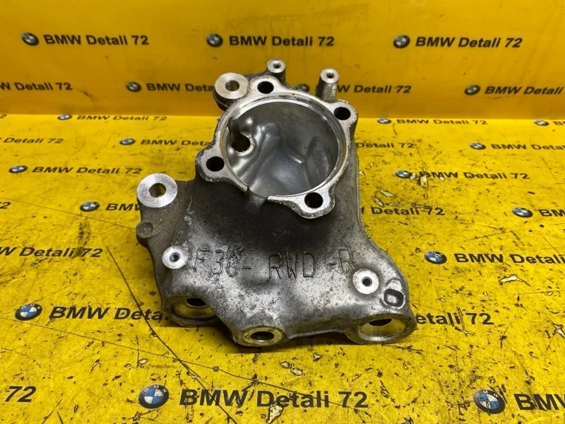 Кулак поворотный Bmw 3 2013 31216792288 F30 N20B20A, передний правый