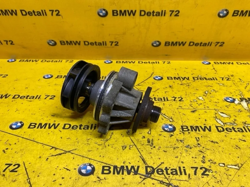 Помпа Bmw X5 2006 11517509985 E53 M54B30