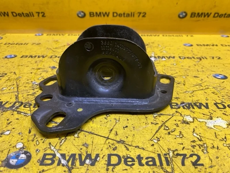 Кронштейн подвески Bmw X3 2005 33303411877 E83 M54B25, правый