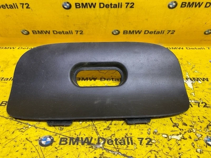 Заглушка буксировочного крюка Bmw X5 2005 51128402327 E53 M54B30, задняя