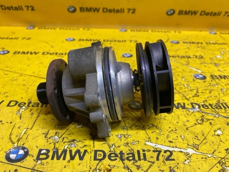 Помпа Bmw X5 2005 11517509985 E53 M54B30