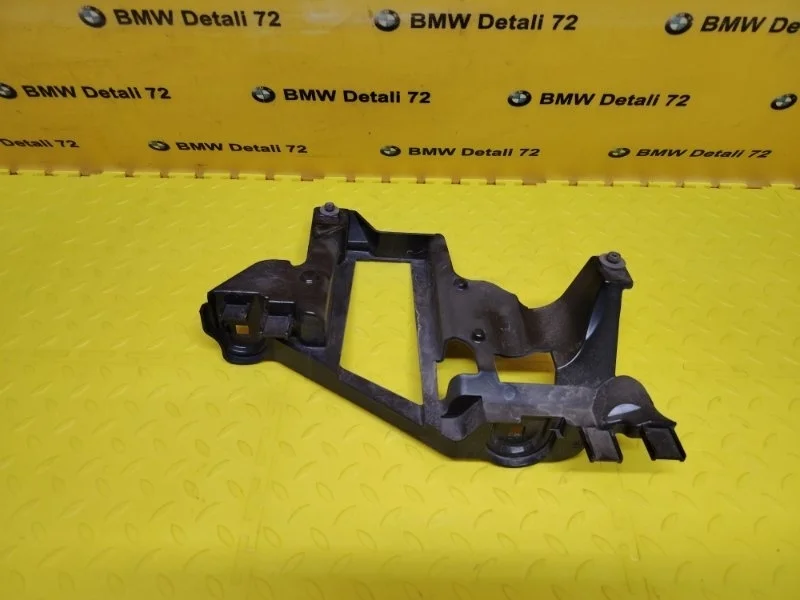 Кронштейн фары Bmw X5 2005 63126927798 E53 M54B30, передний правый