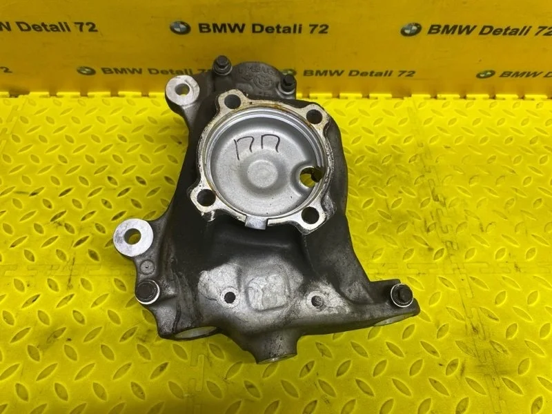 Кулак поворотный Bmw 7 2007 31216753462 E65 N62B48, передний правый