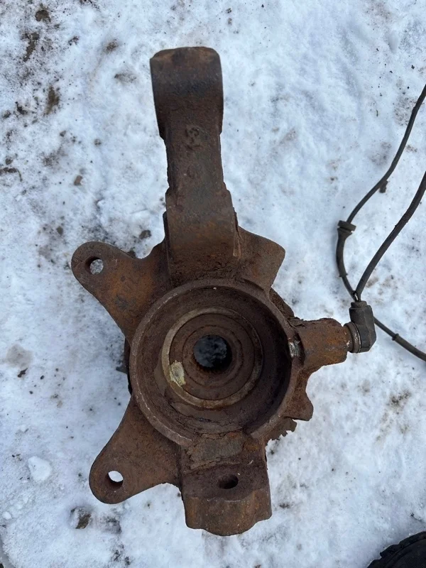 Кулак поворотный правый Land Rover Freelander I 1997-2006 2002 RLH000140 1.8 I 18K4F