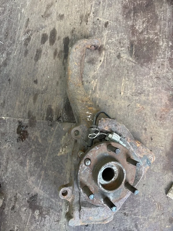 Кулак поворотный правый Nissan Navara (D40) 2004-2015 2006 40014EB000 2.5 D YD25DDTI