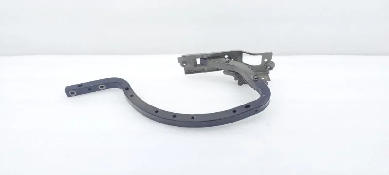 Петля двери багажника Toyota Camry 2021 70