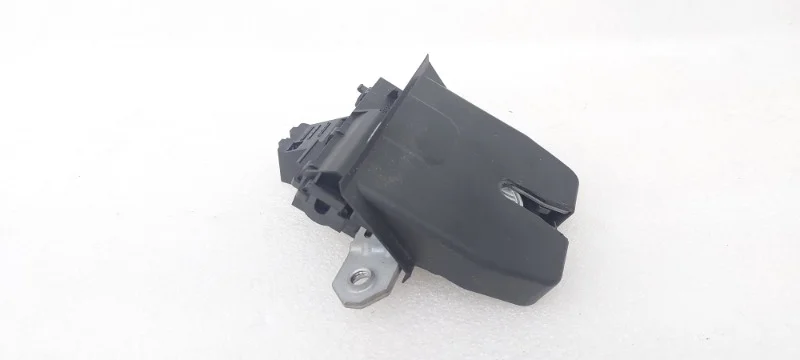 Замок багажника Ford Focus 2013 CB8