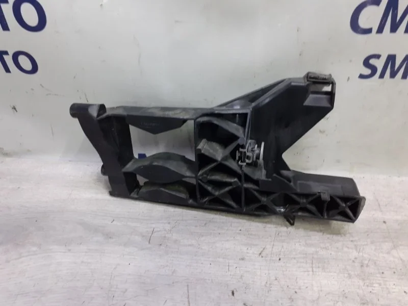Кронштейн фары Audi A6 4G0805608 C7 2.0T CDN, правый