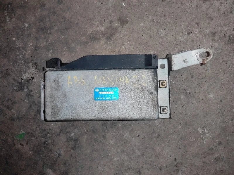 Блок управления abs Nissan Maxima (A32) 1998 4785043U00 2.0L