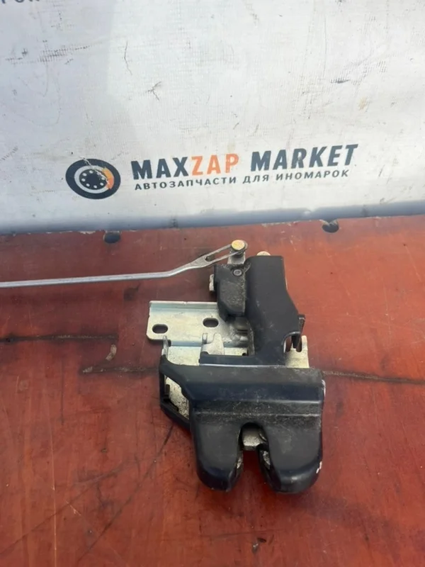 Замок багажника Mitsubishi Lancer 9 2003-2008 MR379216