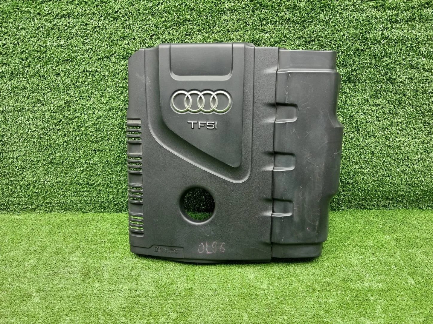 Декоративная крышка двигателя 06J103925AG Audi A4 B8 ALLROAD  CDNС 4WD  06J103925AG