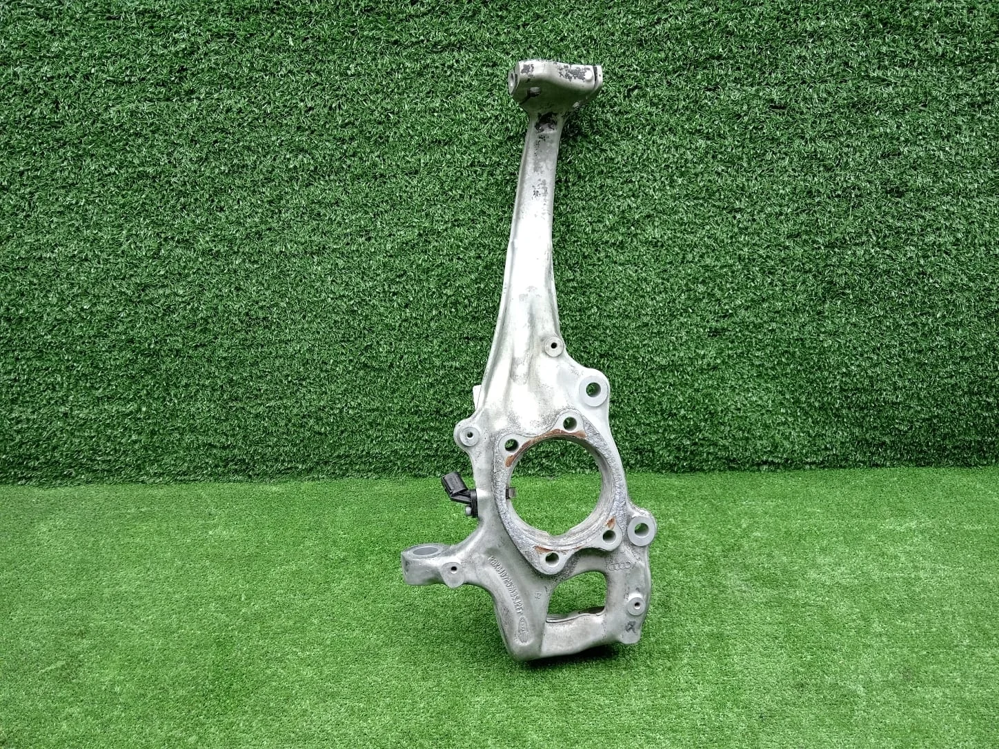 Кулак поворотный левый Audi A4 A5 A6 A7 Q5 Coba rest Audi A4 B8  CDNС 4WD  4G0407253B