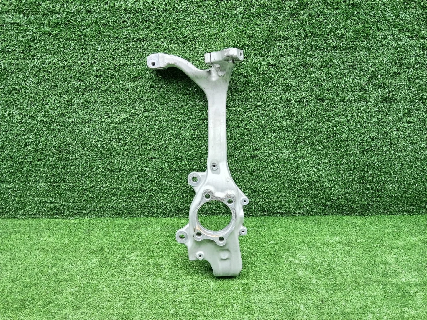 Кулак поворотный передний правый Audi A6 C6  CAJA 4WD  4F0407254G