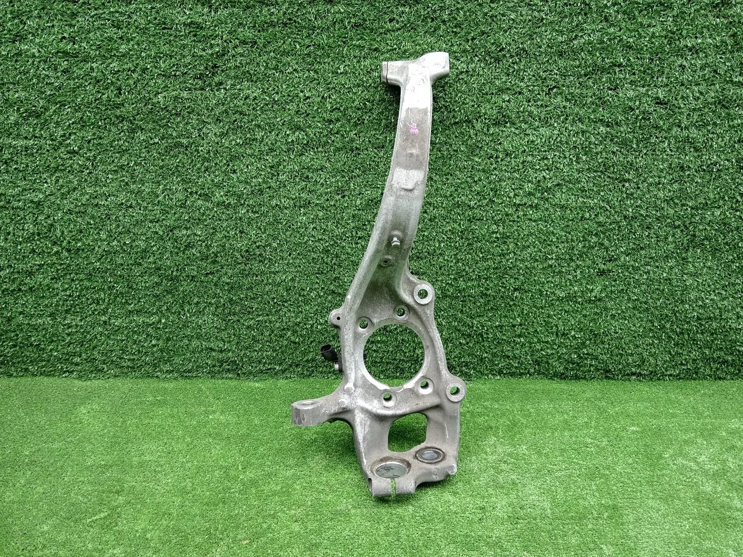 Кулак поворотный правый audi A4 A5 Q5 14 мм Audi S4 B8  CAKA 4WD  8K0407254AB