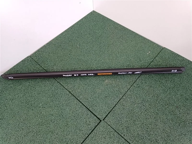 Накладка стекла двери внутренняя Vw Passat B7 2011 3AA837471A, передняя левая