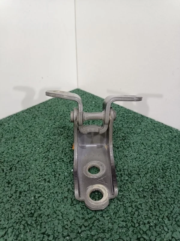 Петля двери верхняя Honda Accord 7 2007 67450S3N003ZZ 2.0, передняя левая