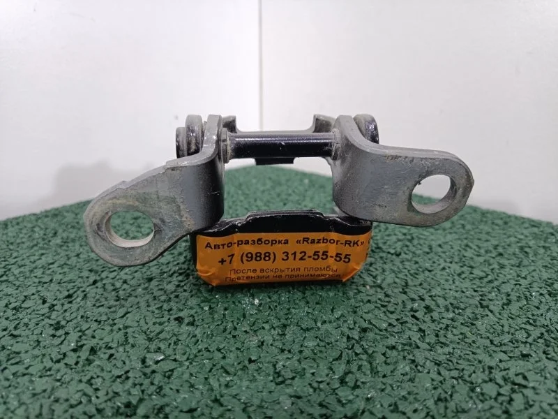 Петля двери нижняя Honda Accord 7 2007 67460SDCA01ZZ 2.0, передняя левая