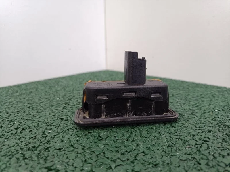 Кнопка открытия багажника Renault Fluence 2012 8200076256 K4M838