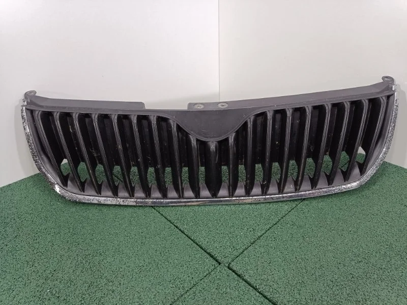 Решетка радиатора Skoda Superb 3T0853668A
