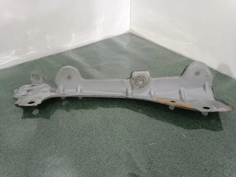 Кронштейн крыла Mercedes-Benz Ml 2005 1648800014 W164 M272.967, передний левый