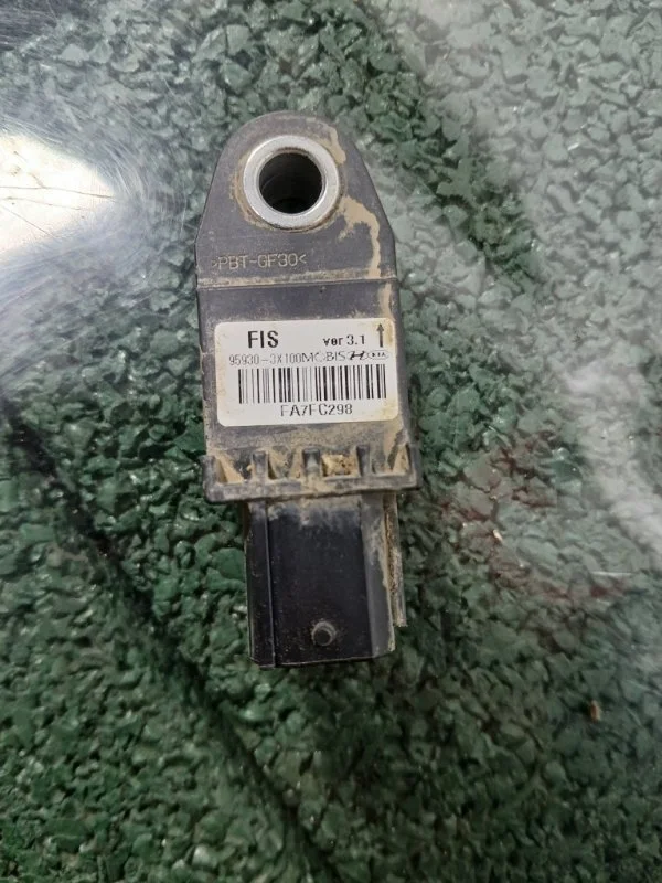 Датчик AirBag Hyundai I30 2012 959303X100 GD G4FG