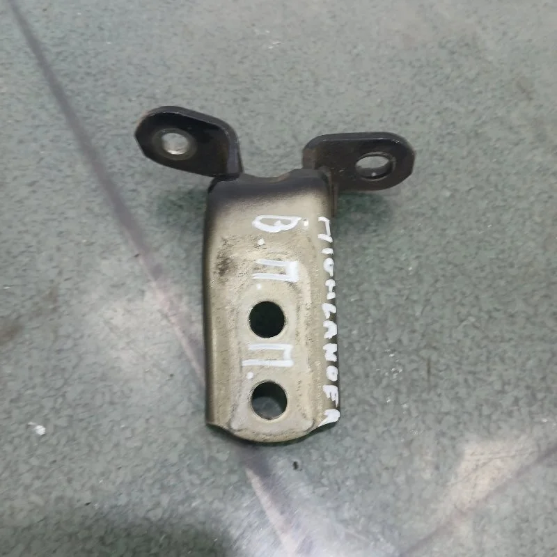 Петля двери верхняя Toyota Highlander 2013 6871002020 ASU50 2GRFE, передняя правая