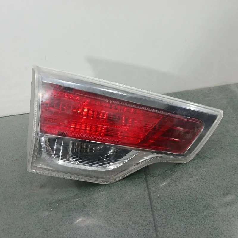 Фонарь внутренний Toyota Highlander 2013 815900E060 ASU50 2GRFE, задний левый